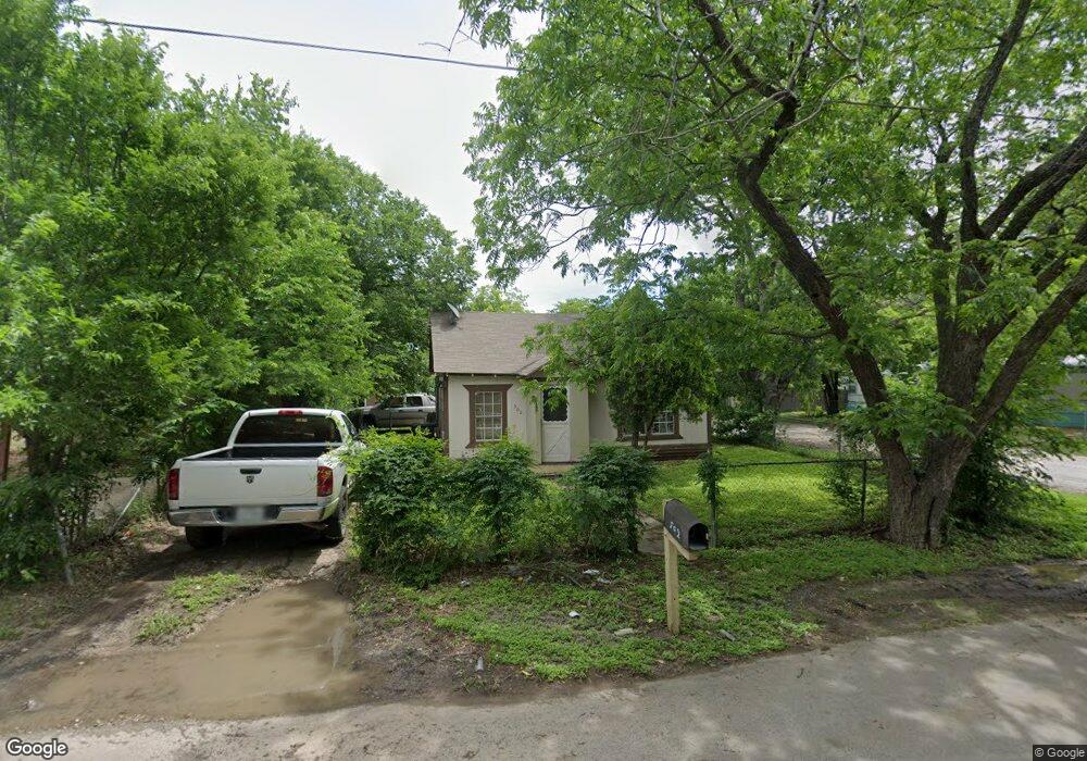502 Sabine Ave, Cleburne, TX 76031 - photo 1