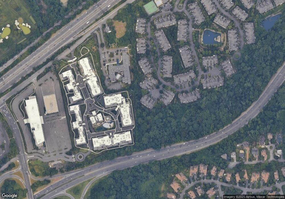 17 Lancaster Ct, Manhasset, NY 11030 - photo 1