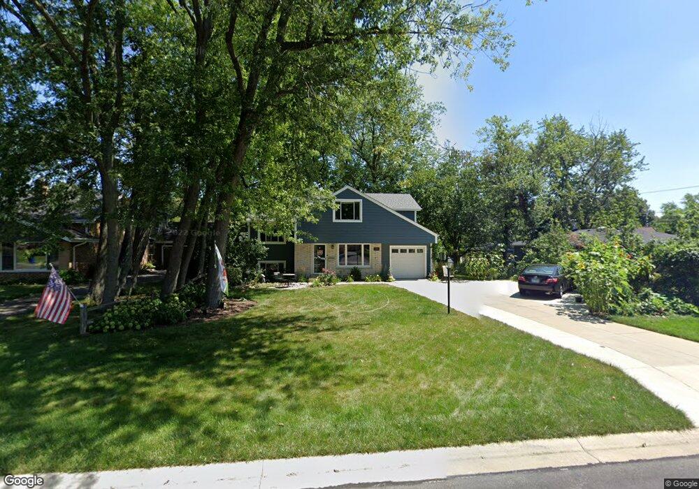 309 Birch Dr, Wheaton, IL 60187 - photo 1