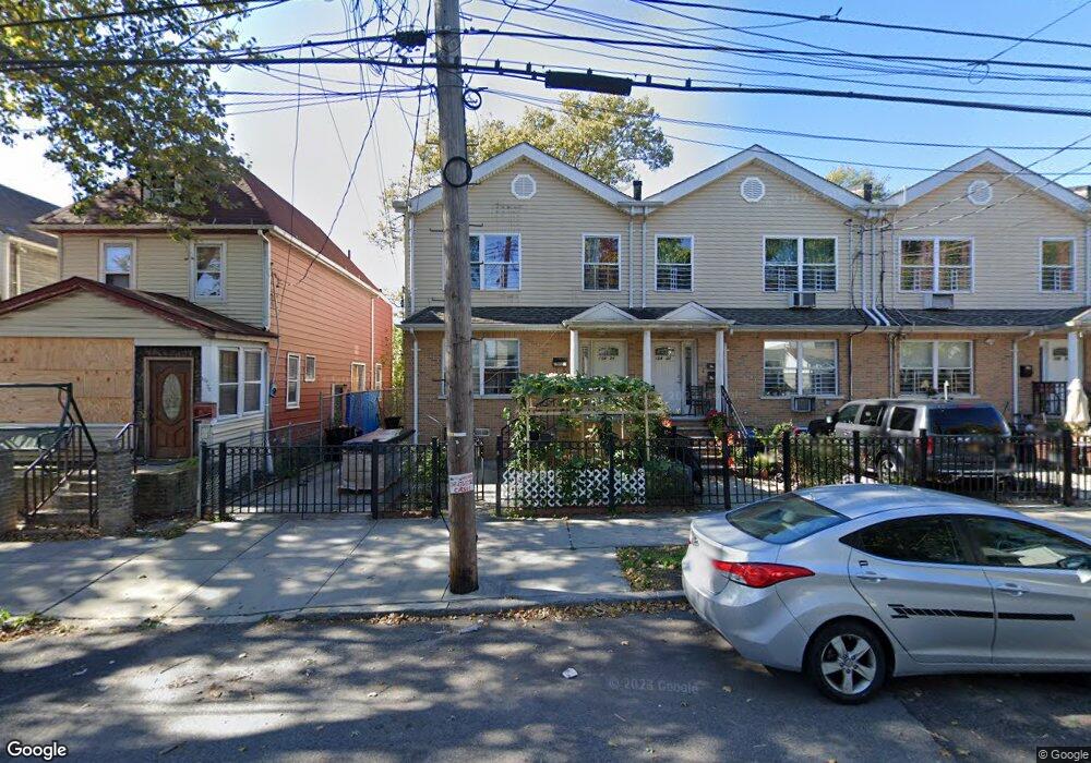 104-34 165th St, Jamaica, NY 11433 - photo 1