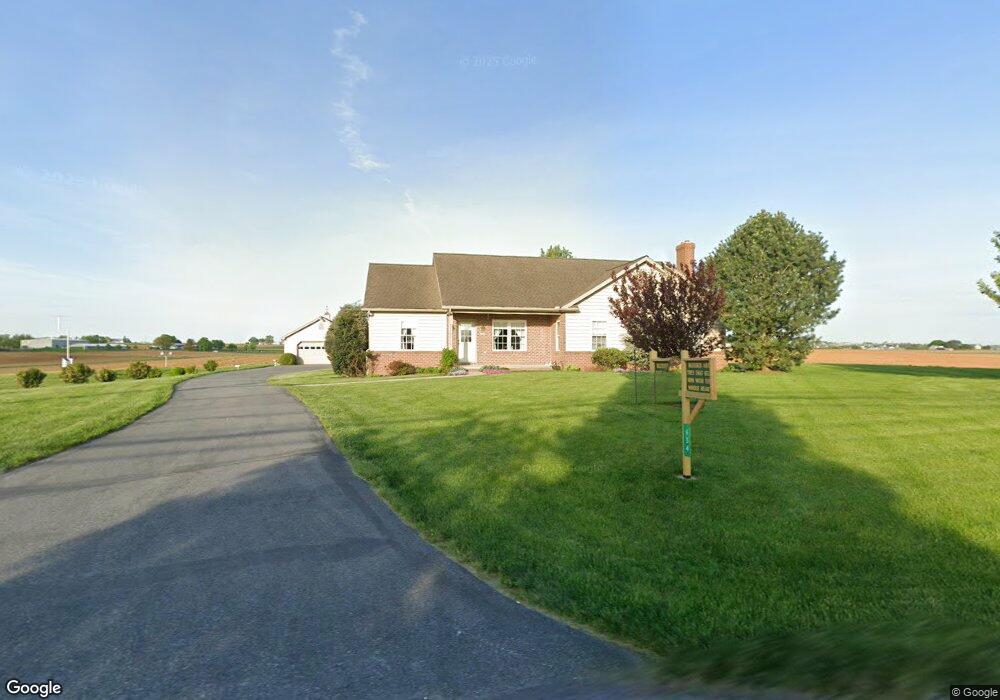 654 N Railroad Ave, New Holland, PA 17557 - photo 1