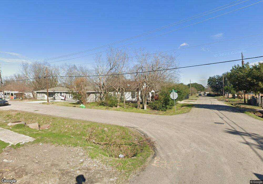 o e E 43rd St, Houston, TX 77022 - photo 1