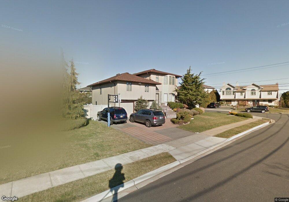 2543 Randy Ln, Bellmore, NY 11710 - photo 1