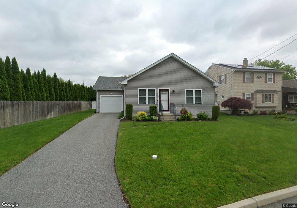 8 Grape Ct, Cranston, RI 02920 - photo 1