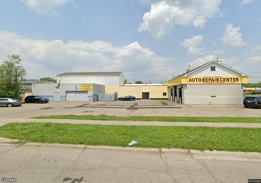 1114 S Ballenger Hwy, Flint, MI 48532 - photo 1