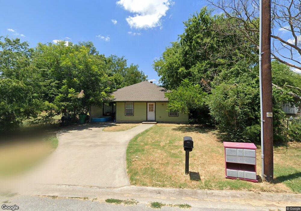 901 Buck St, Gainesville, TX 76240 - photo 1