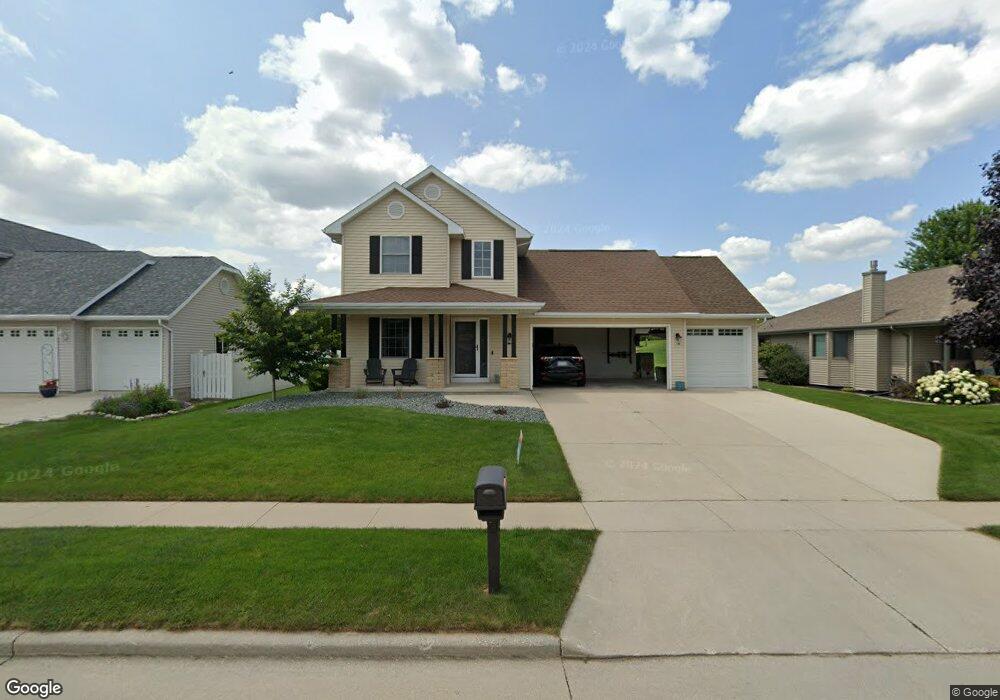 834 River Bluff Dr, Manitowoc, WI 54220 - photo 1