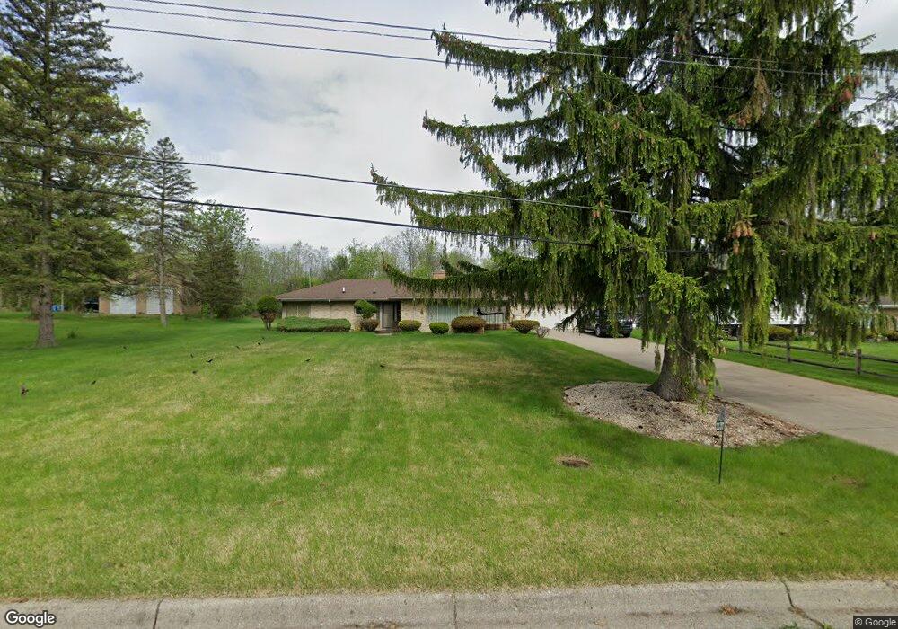 1137 Carter Dr, Flint, MI 48532 - photo 1