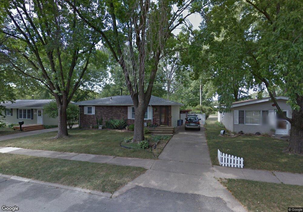 400 Hillview Dr, Marion, IA 52302 - photo 1