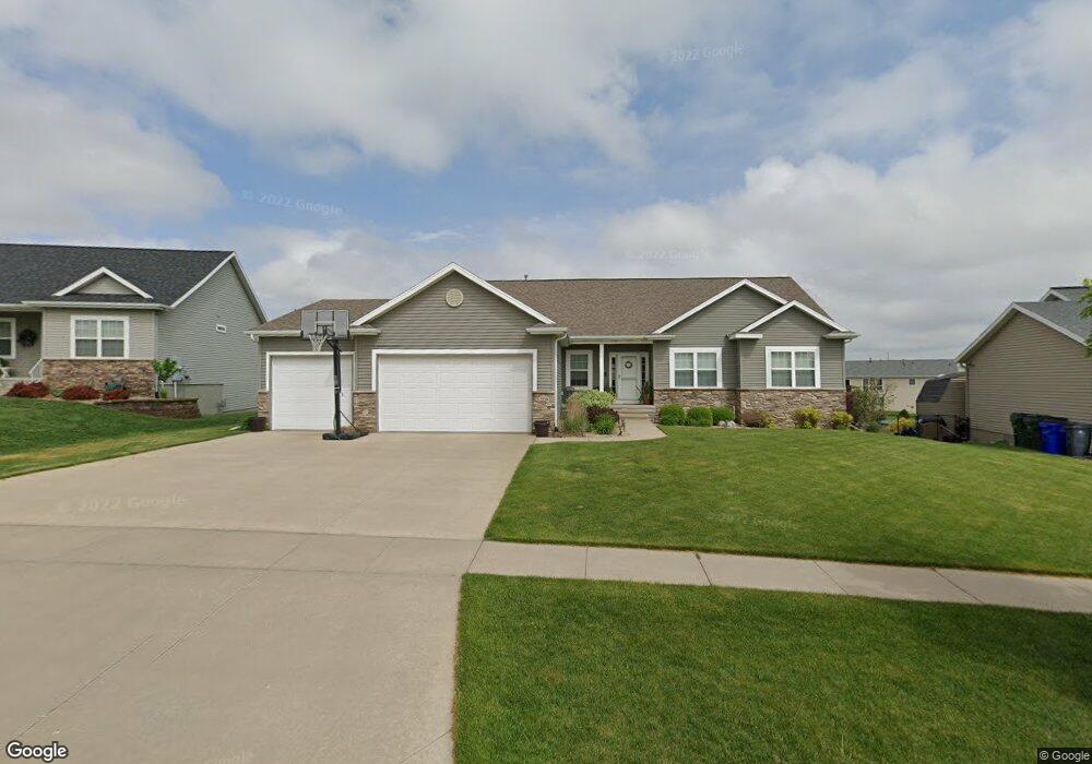 2220 Hallbrook St SW, Cedar Rapids, IA 52404 - photo 1
