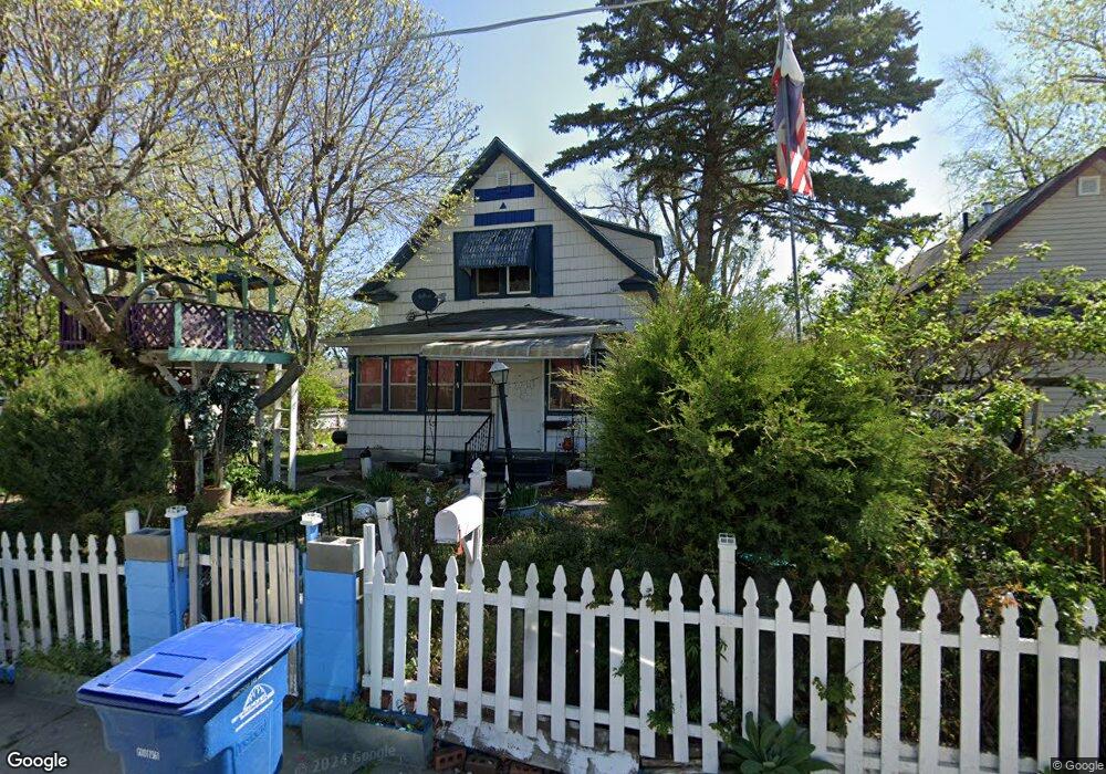 1611 21st St, Des Moines, IA 50311 - photo 1