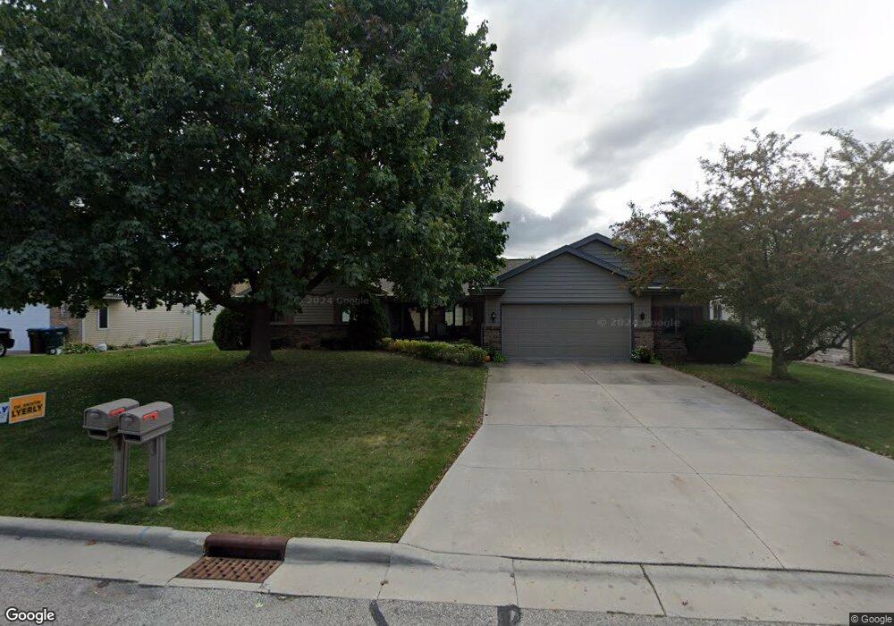 2329 W Roselawn Dr, Appleton, WI 54914 - photo 1