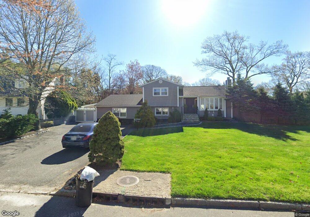 33 Apple Ln, ComMacK, NY 11725 - photo 1