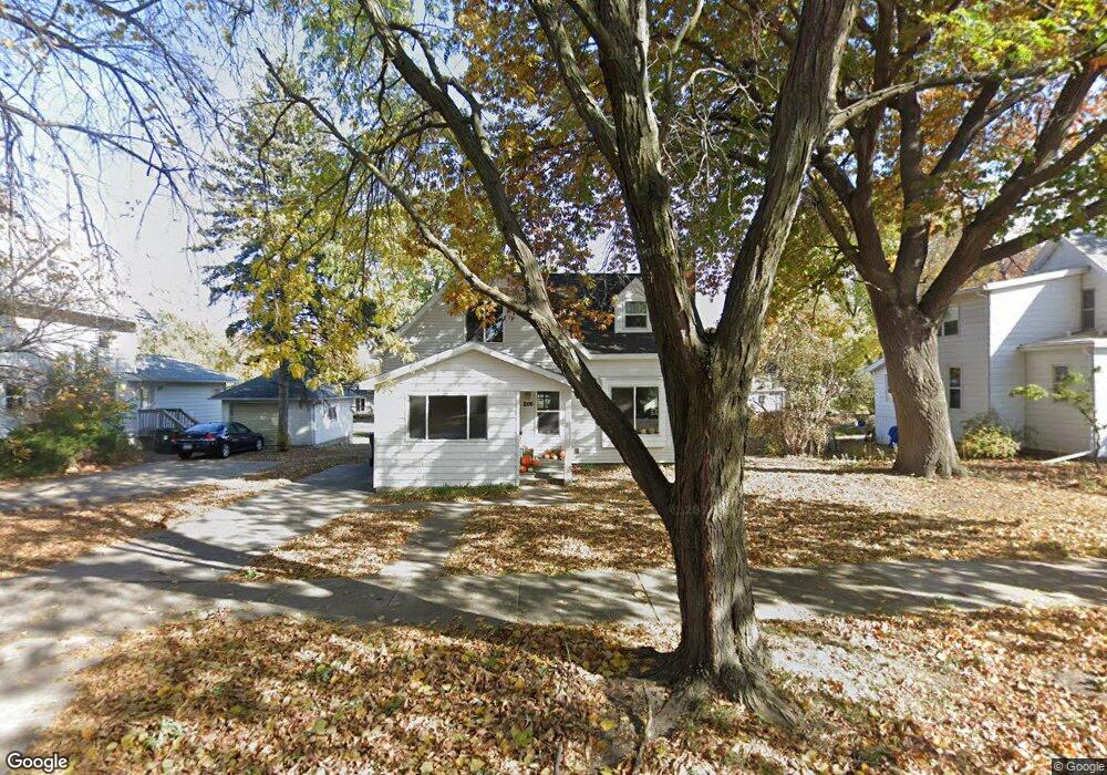 2116 Walnut St, Cedar Falls, IA 50613 - photo 1