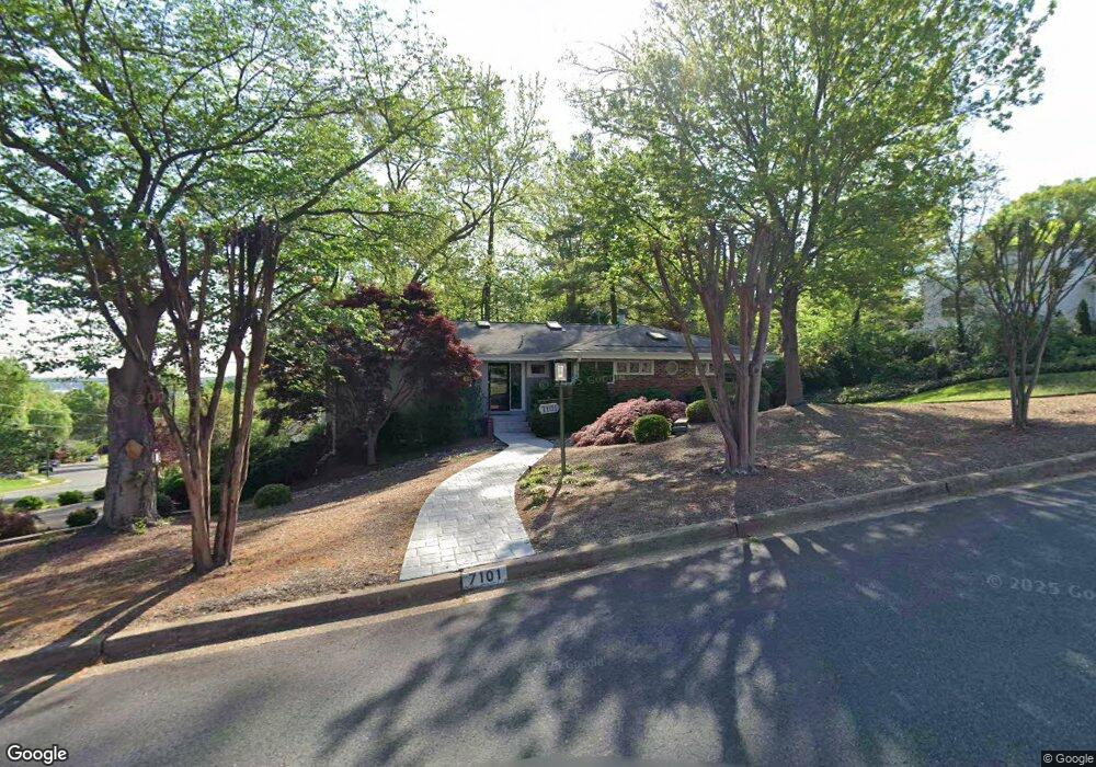 7101 Marine Dr, Alexandria, VA 22307 - photo 1