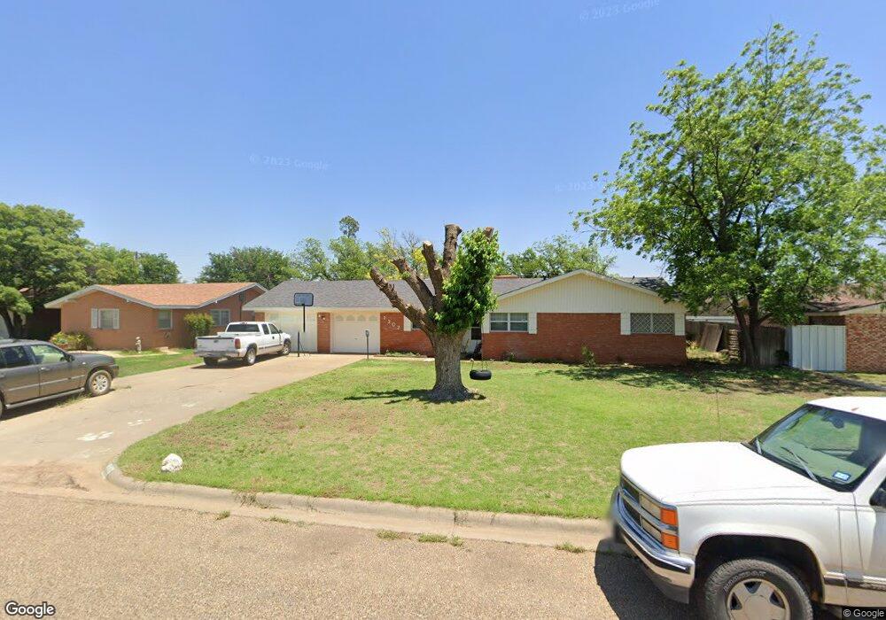 1302 Floydada St, Plainview, TX 79072 - photo 1