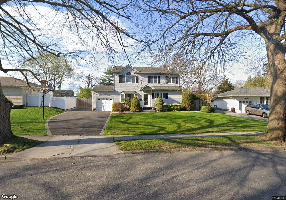 17 Dewey Rd, ComMacK, NY 11725 - photo 1