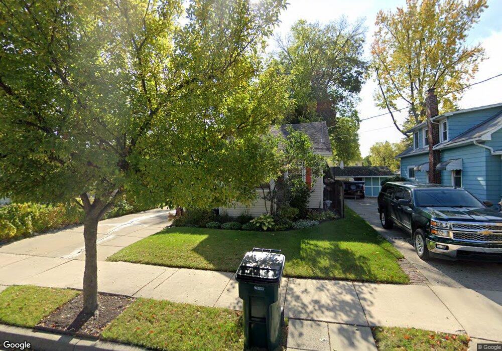 811 Lenore Ave, Lansing, MI 48910 - photo 1