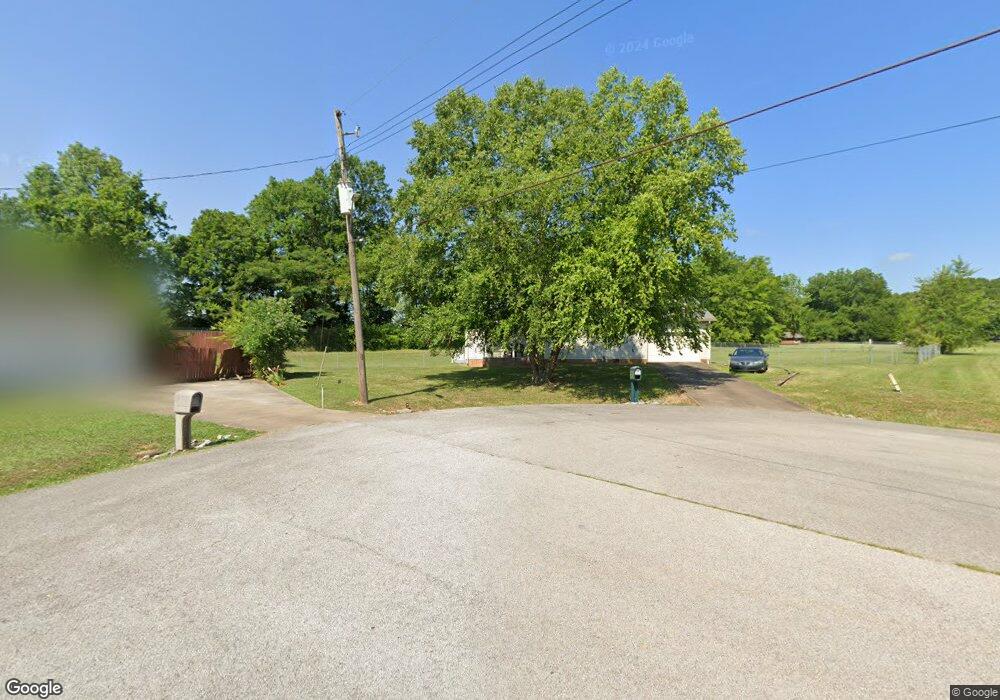 203 Pineridge Dr, Hopkinsville, KY 42240 - photo 1