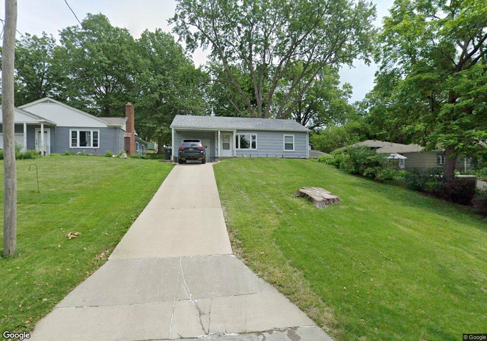 2401 E 28th St, Des Moines, IA 50317 - photo 1