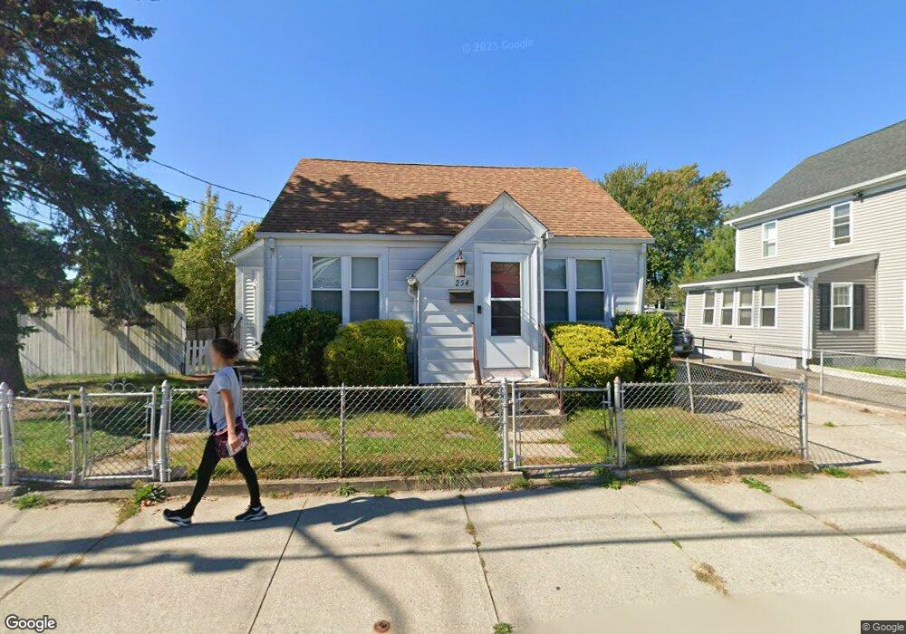 254 Mendon Ave, Pawtucket, RI 02861 - photo 1