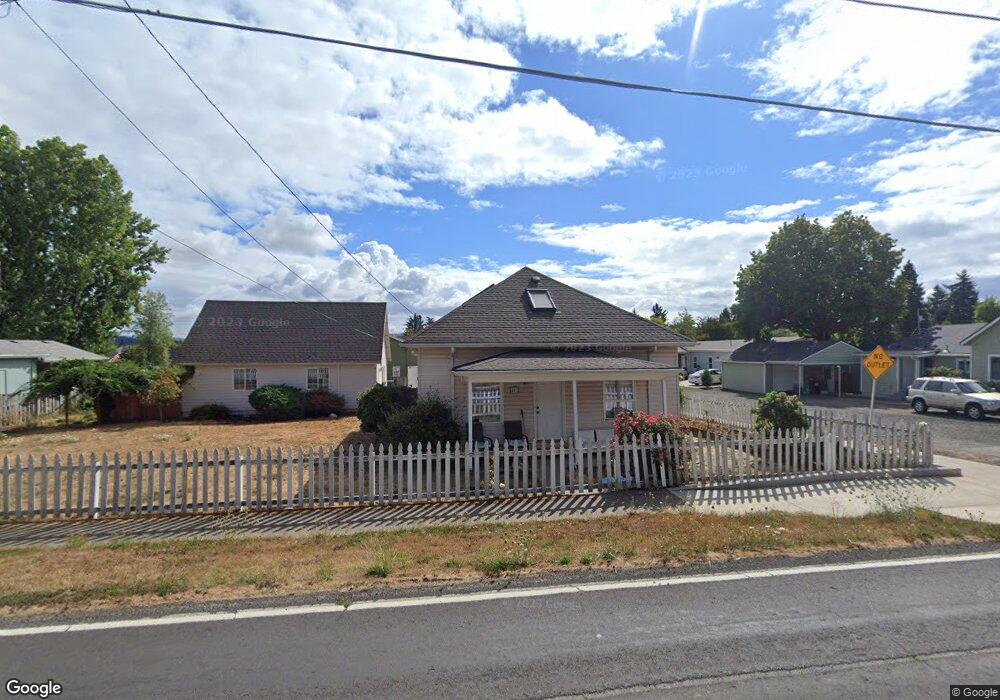 442 S Pine St, Carlton, OR 97111 - photo 1