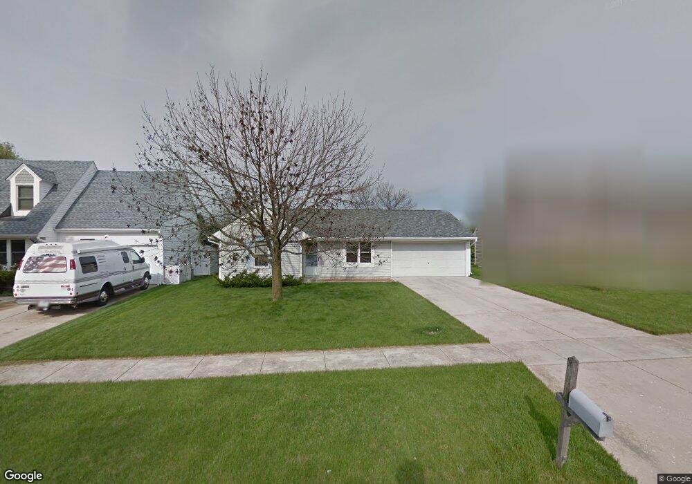 892 Shady Ln, Aurora, IL 60506 - photo 1