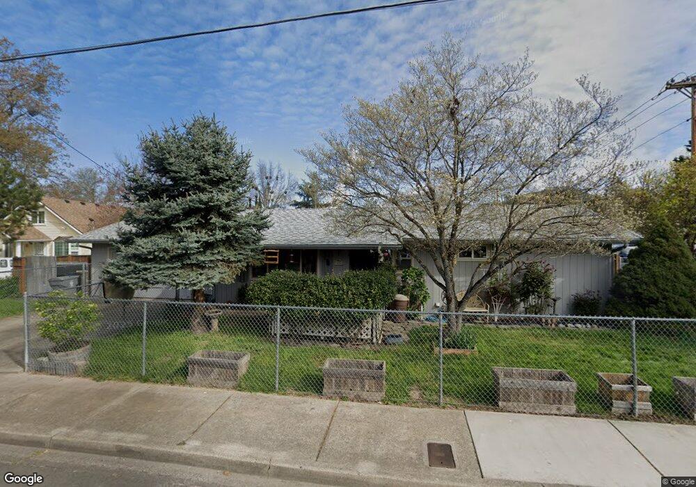 1232 SE N St, Grants Pass, OR 97526 - photo 1