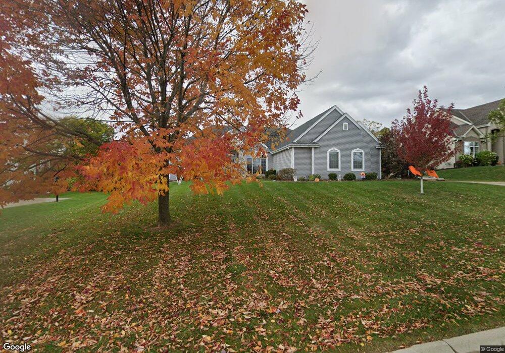 W127N6249 Sumac St, Menomonee Falls, WI 53051 - photo 1