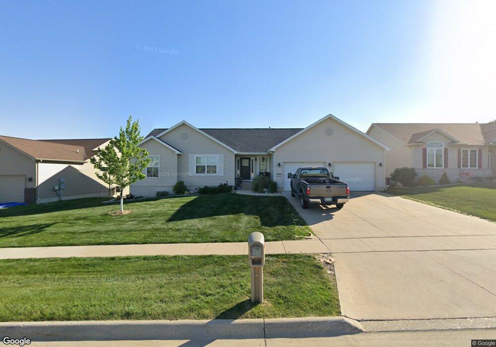 1705 Quail Run Ln, Cedar Falls, IA 50613 - photo 1