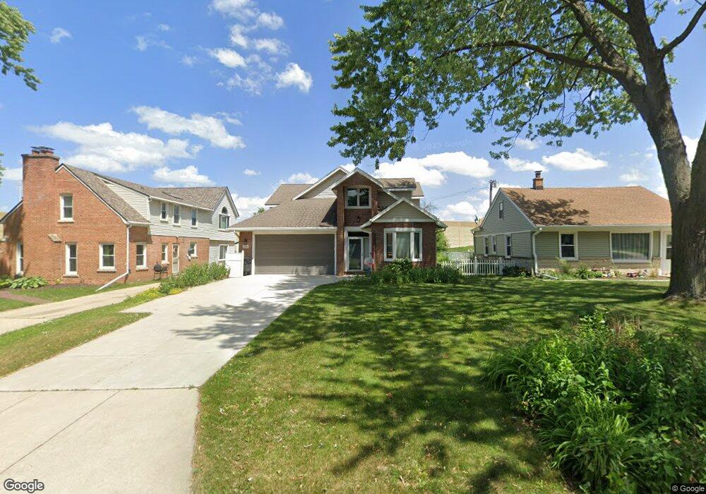 2132 N 113th St unit 2132, Wauwatosa, WI 53226 - photo 1