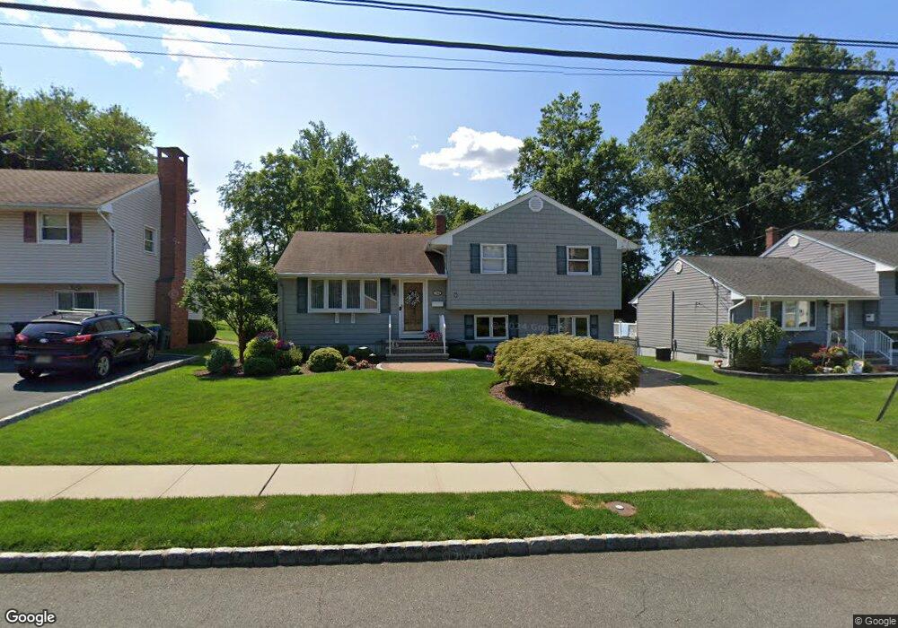 733 Cedar Crest Dr, Bound Brook, NJ 08805 - photo 1
