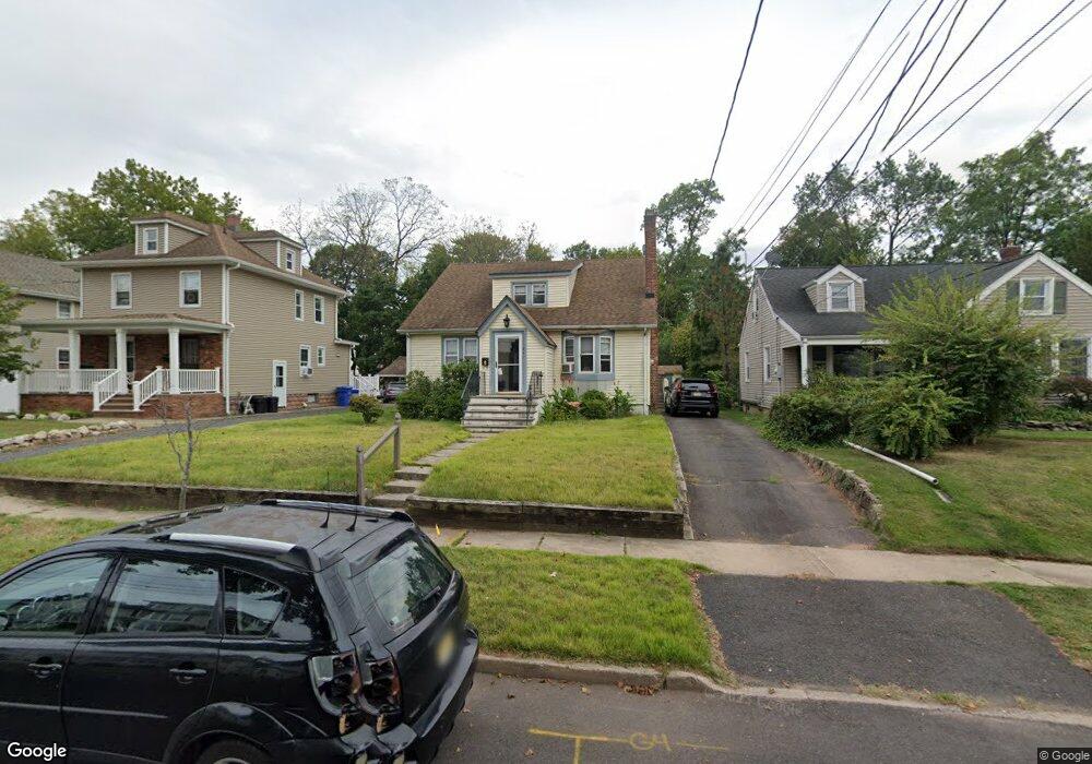 331 Oak Pkwy, Dunellen, NJ 08812 - photo 1