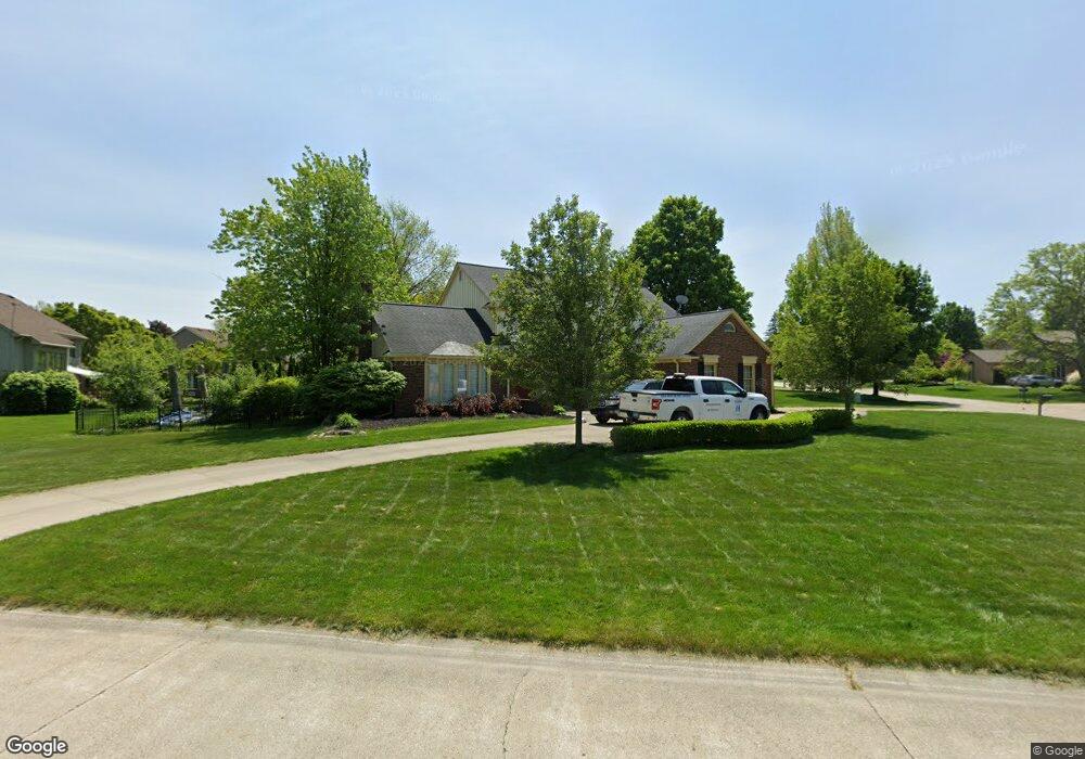 3535 Wedgewood Dr, Rochester Hills, MI 48306 - photo 1