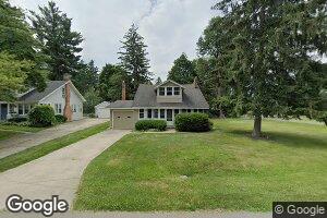 2335 Pontiac Dr, Sylvan Lake, MI 48320