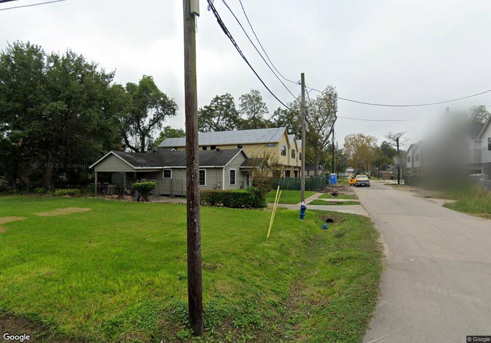 208 E 32nd St, Houston, TX 77018 - photo 1