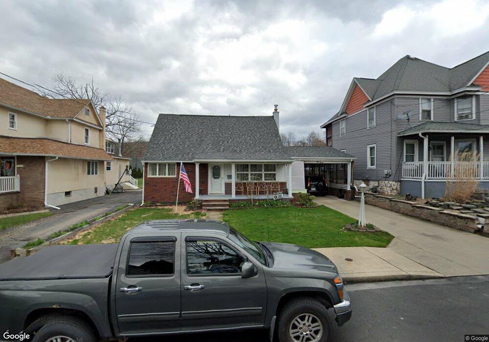 320 Hickory St, Peckville, PA 18452 - photo 1