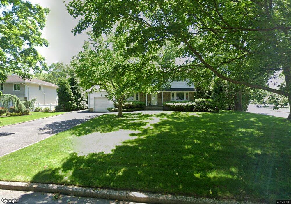 23 Partridge Dr, ComMacK, NY 11725 - photo 1