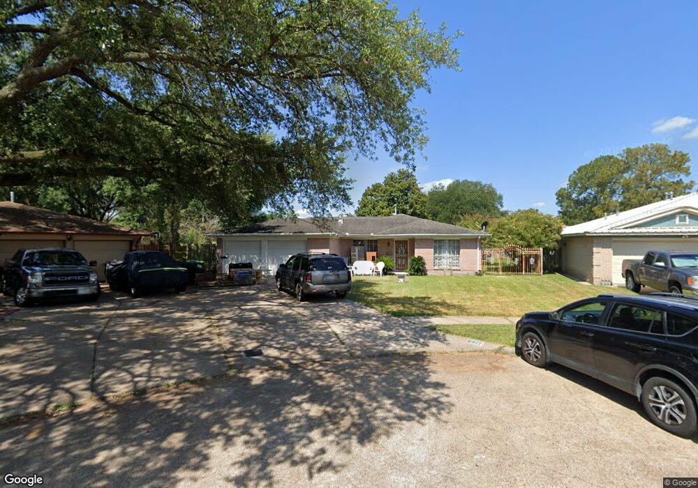 8907 Winding River Dr, Houston, TX 77088 - photo 1