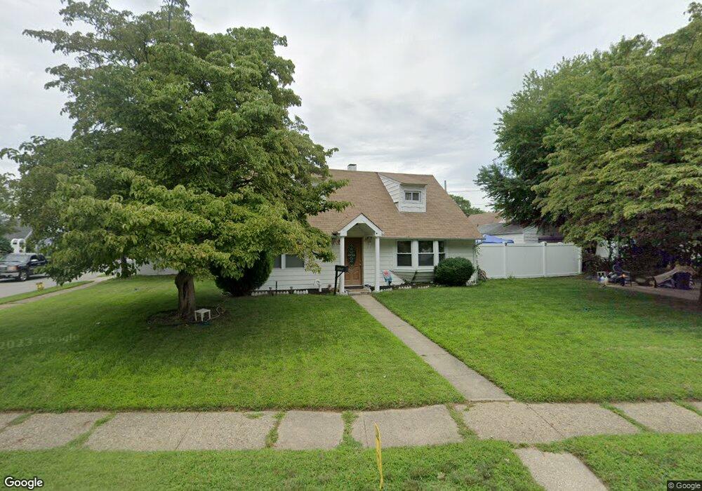 3173 Roxbury Ln, Levittown, NY 11756 - photo 1