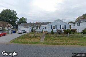 97 Eustis Ave, Newport, RI 02840