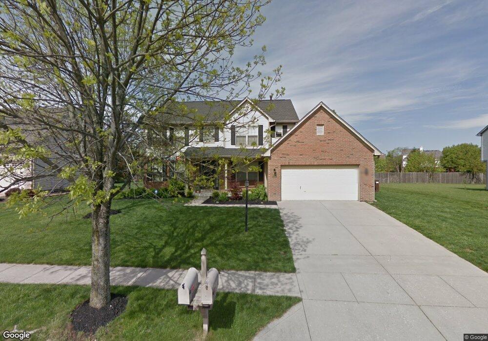 10521 Greenway Dr, Fishers, IN 46037 - photo 1