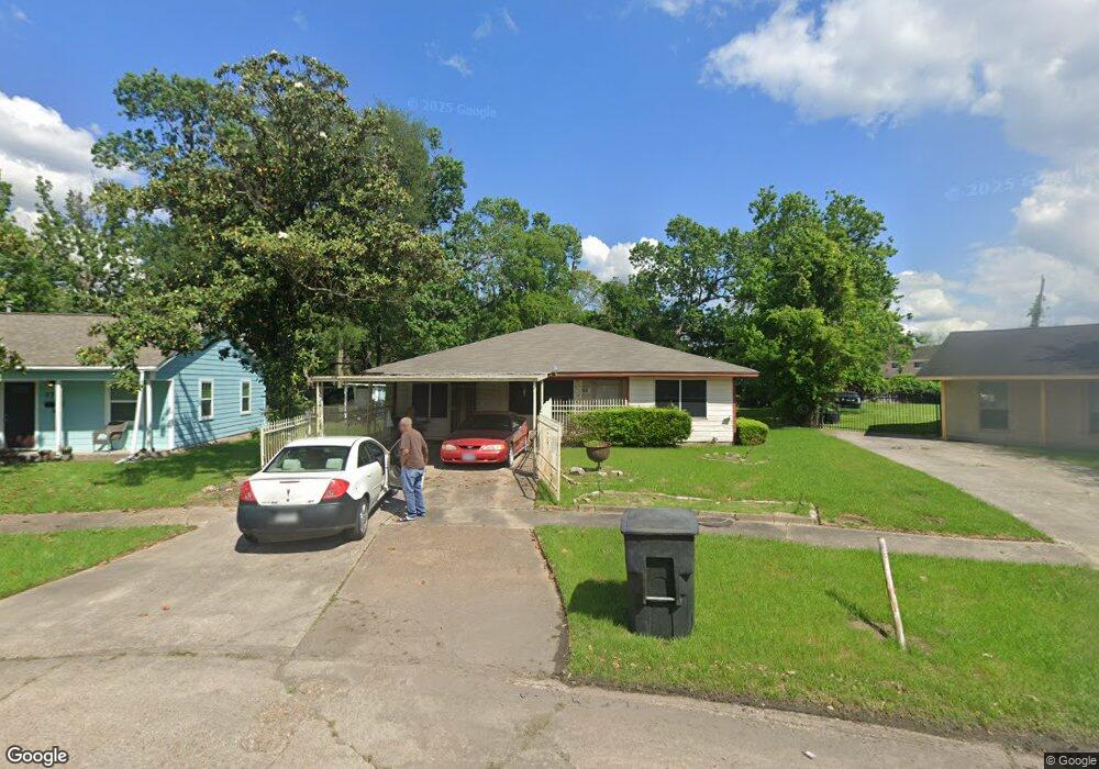 266 Lena Dr, Houston, TX 77022 - photo 1