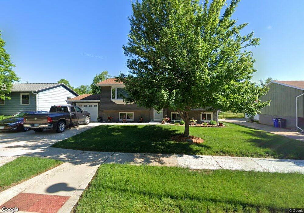2504 N Ave NW, Cedar Rapids, IA 52405 - photo 1