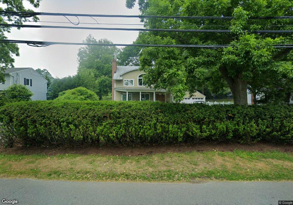 1120 S Pine Creek Rd, Fairfield, CT 06824 - photo 1