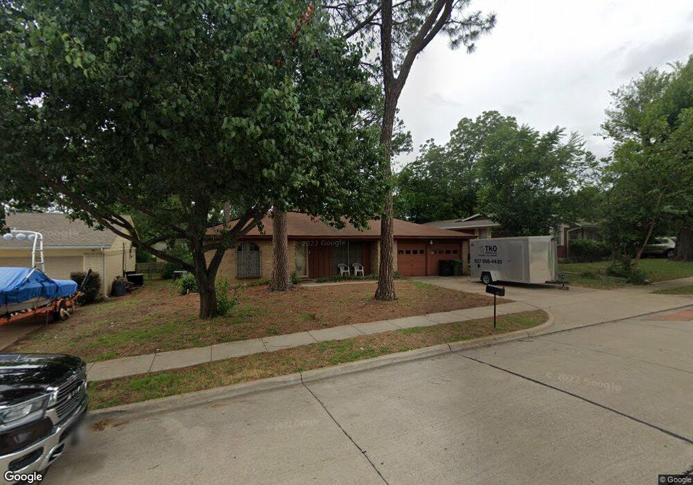 617 Willow St, Hurst, TX 76053 - photo 1
