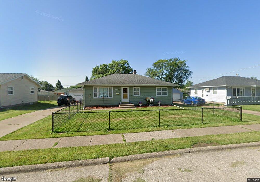 1837 W 37th St, Davenport, IA 52806 - photo 1