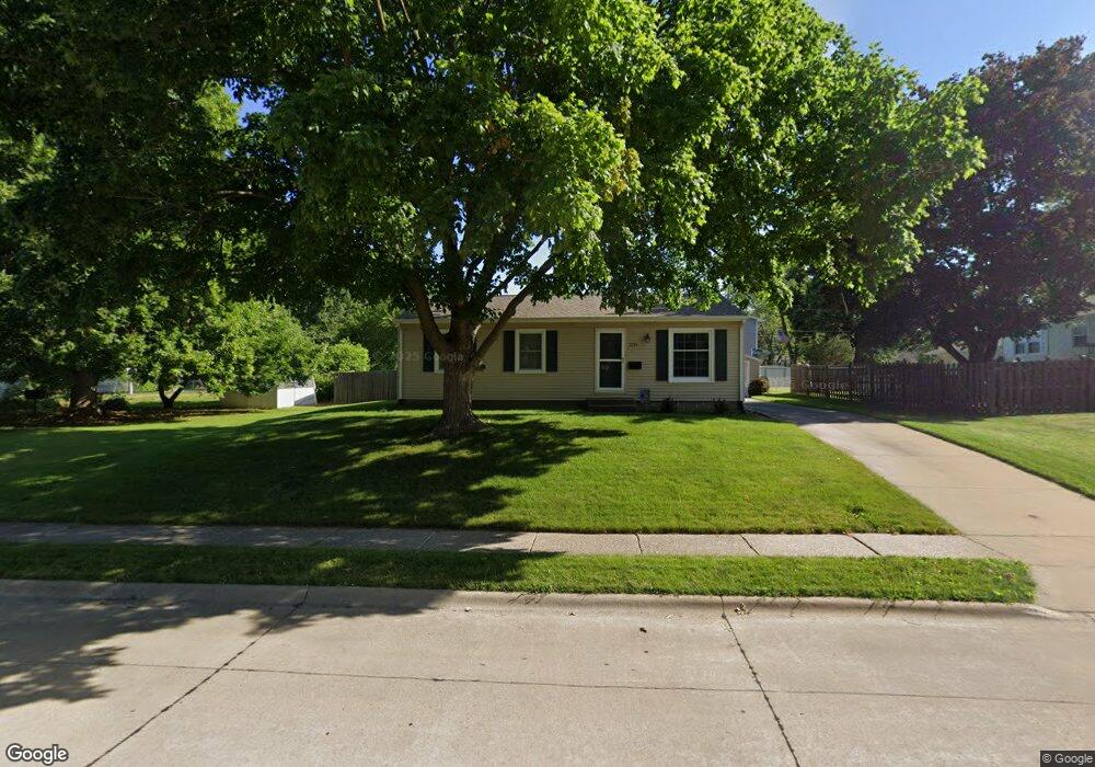 2214 W 38th St, Davenport, IA 52806 - photo 1