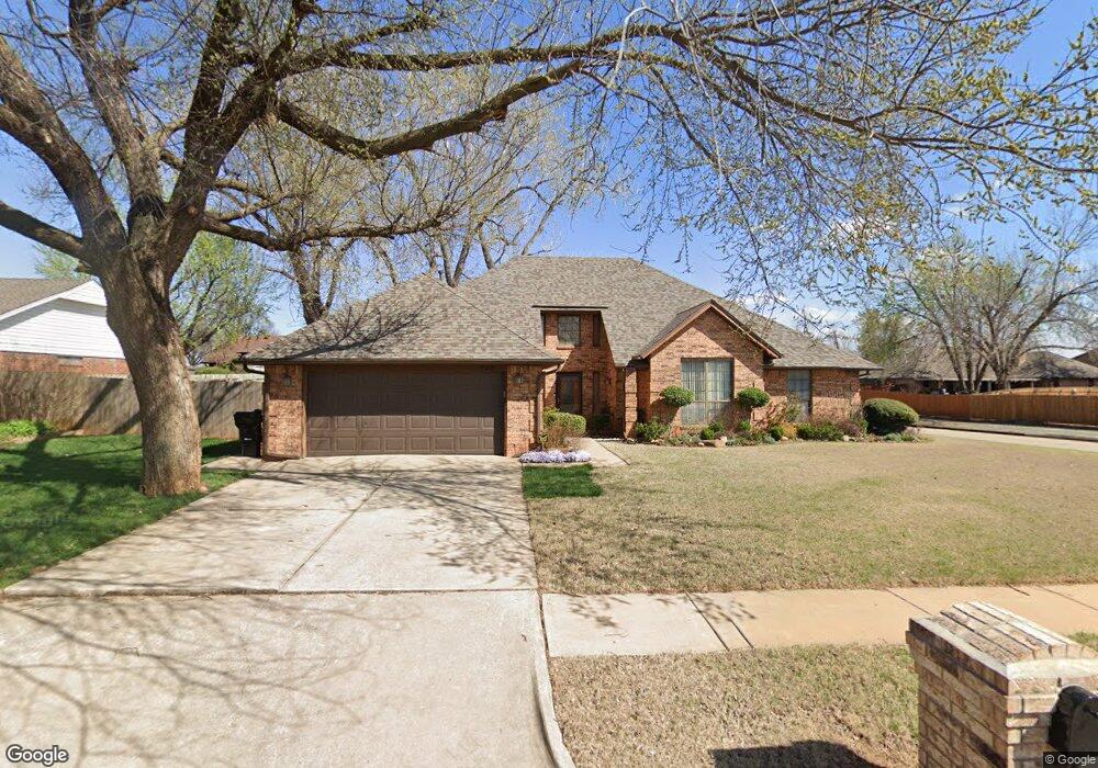 300 N Hickory Ln, Moore, OK 73160 - photo 1