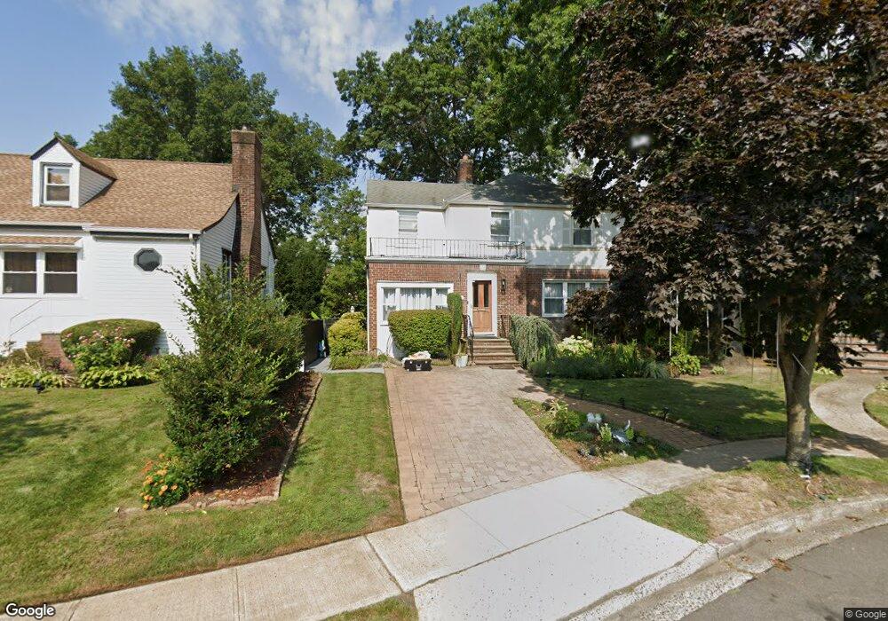 4 Catalpa Ln, Valley Stream, NY 11581 - photo 1